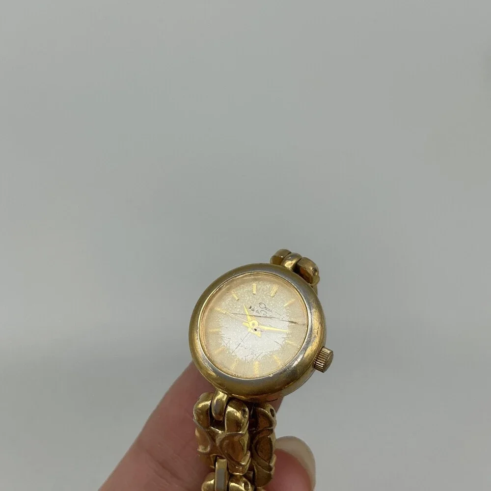 Vintage Oscar De La Renta Womens Watch 18mm Gold Tone Bracelet New Battery 7.75
